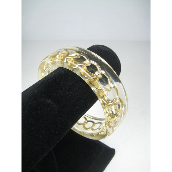 Vintage  Clear Lucite Bangle Bracelet Goldtone Curb Chain Inset Wide Statement - Picture 10 of 10